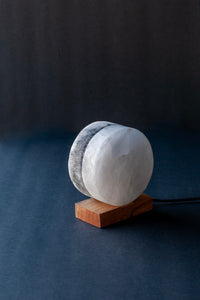 ROCK SALT WHITE / BLACK LED LAMP TWIN MOON WITH WOOD + LED & USB CABLE