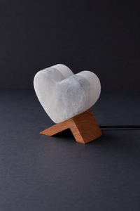ROCK SALT WHITE / BLACK LED LAMP TWIN HEART WITH WOOD + LED & USB CABLE