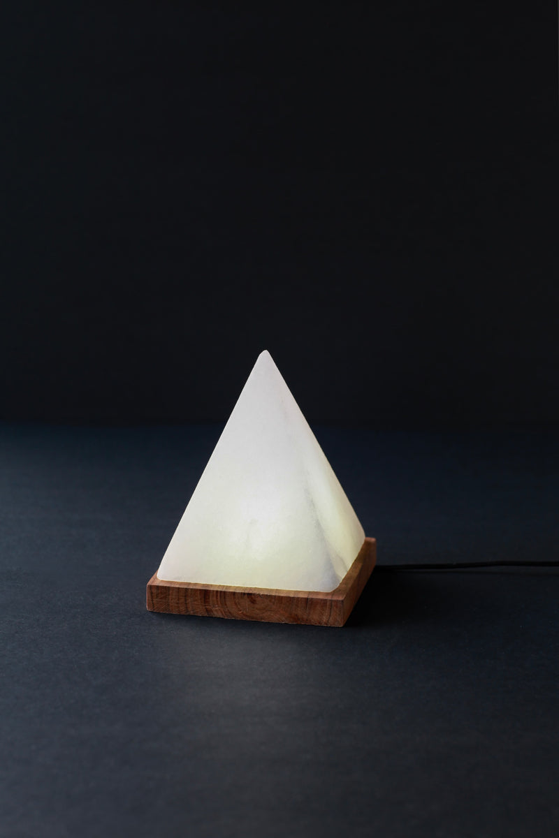 ROCK SALT WHITE LAMP PYRAMID WITH WOOD + ELECTRIC
