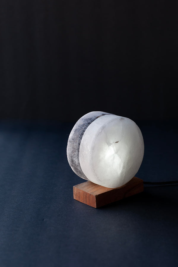 ROCK SALT WHITE / BLACK LED LAMP TWIN MOON WITH WOOD + LED & USB CABLE